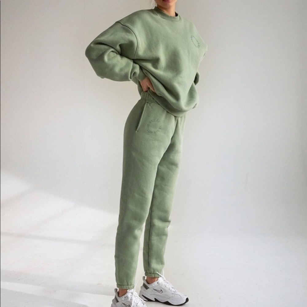 ISO Set Active Matcha sweats